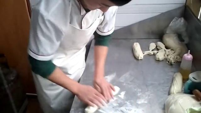 Лапша ручной работы в Китае. Синдзянская кухня. смотреть онлайн