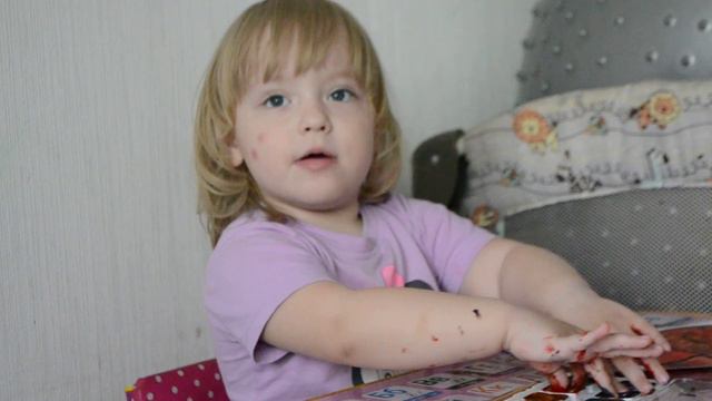 Алиса делает Подписывайтесь наш канал)) Как бороться с комарами. Сережа делает ласточку. смотреть онлайн