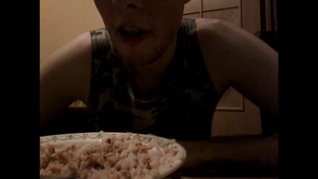 Ем салат с тунца смотреть онлайн