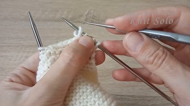 Горизонтальное отверстие для пуговицы в цельновязаной планке. Вязание спицами. Knit Solo смотреть онлайн