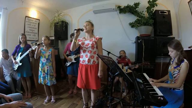 Церковь ЕХБ города Боброва - Над церковными куполами смотреть онлайн