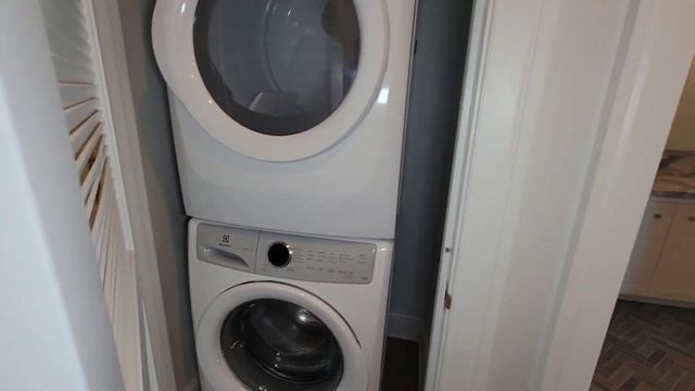 A Stunning Modeled 2 Bed 2 Bath in Chicago's Luxurious One Bennett Park Apartment Building смотреть онлайн