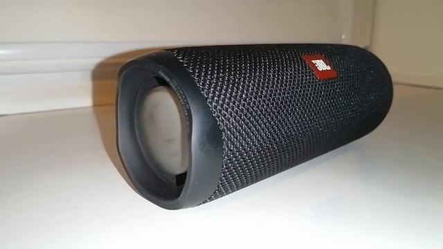 Колонка JBL FLIP 5 LFM 60% Bass Test смотреть онлайн