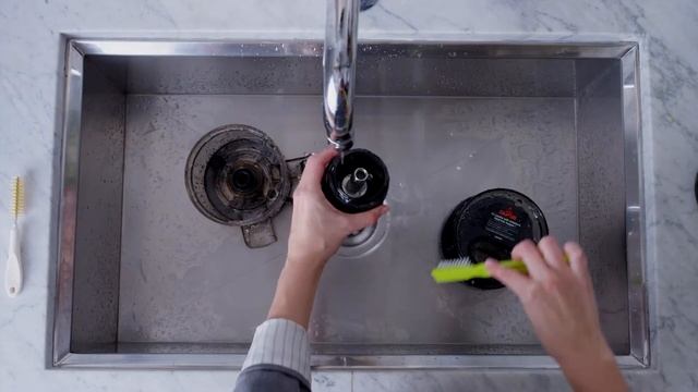 Cleaning the Hurom H-AA Slow Juicer смотреть онлайн