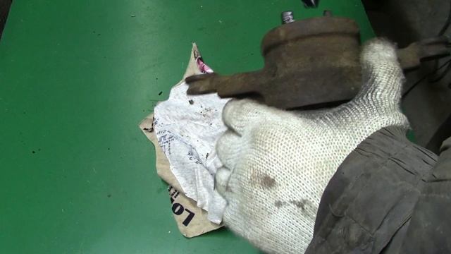 Как вынуть поршень из тормозного суппорта? смотреть онлайн