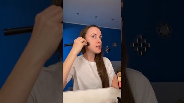 Как с помощью одного продукта сделать контуринг и сияющее лицо Екатерина Алексейко смотреть онлайн