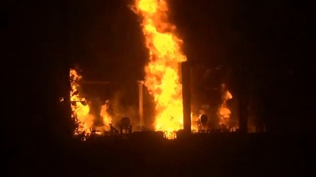 Горит трансформатор рядом с автоколонной в клину смотреть онлайн