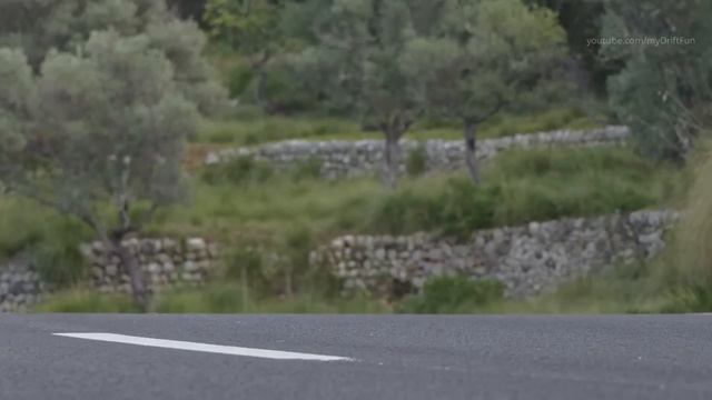 Mercedes B 220 d - Perfect Vehicle For The Whole Family смотреть онлайн