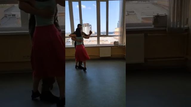 Ukrainian soldier dances Argentinian tango смотреть онлайн