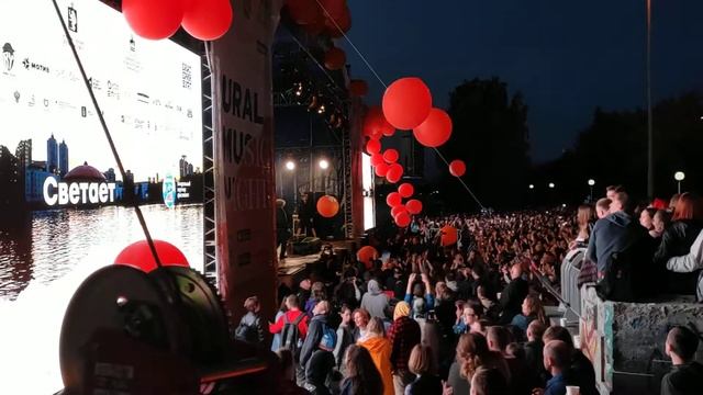 Brainstorm + Оркестр B.A.C.H. - Луч солнца золотого (UralMusicNight 2019, Екатеринбург) смотреть онлайн