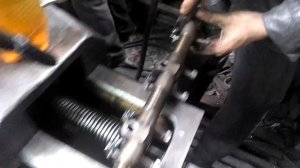 ГАЗ 53 Проверка масл  отверстий в коромысле