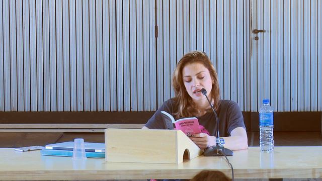 La Asamblea de las Mujeres | Dolores Fonzi lee y comenta a Lina Meruane смотреть онлайн