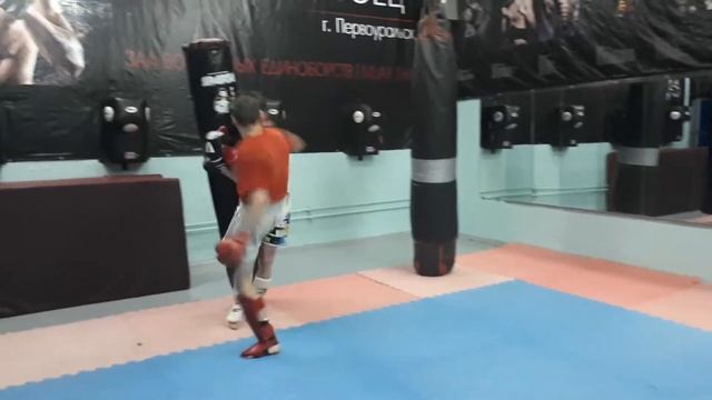 Легкий тренировочный спарринг. Киселев и Наймушин смотреть онлайн