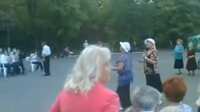 ТАНЦЫ.,ПАРК ПОБЕДЫ,АЛЧЕВСК 2013 смотреть онлайн