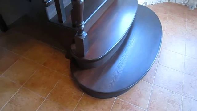 Деревянная лестница на второй этаж из ясеня от lestnica100.ru смотреть онлайн