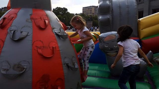 Детский батут! Прыг-прыг! смотреть онлайн