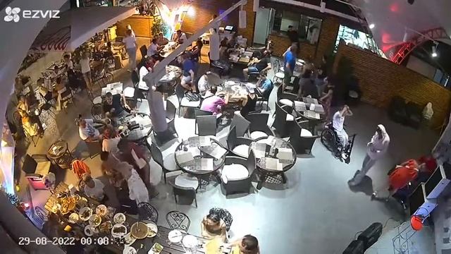 С камеры наблюдения в кафе "Восьмёрочка". смотреть онлайн