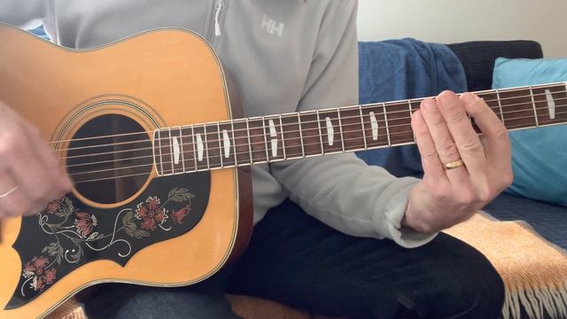 Yamaha 350 W vs Eastman E2D CD смотреть онлайн