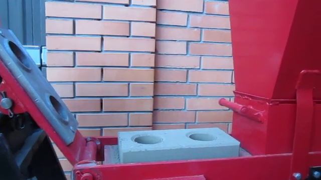 станок для изготовления лего-кирпича с мощностью 13-15тонн смотреть онлайн