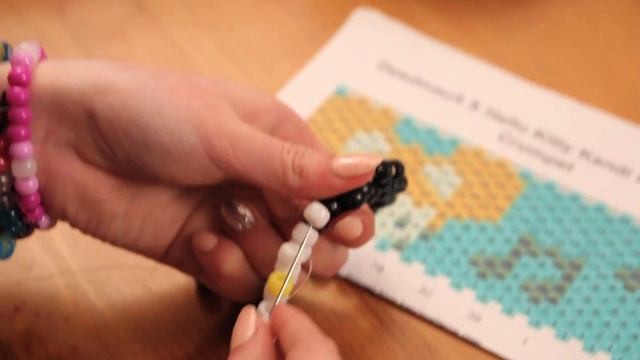 How to Make a Kandi Cuff - Deadmau5 Hello Kitty! смотреть онлайн