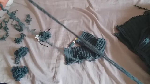 Как я распускаю старые свитера, и готовлю нитки к вязанию. смотреть онлайн