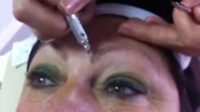 All Browsed Up -3D Brow Sculpture Step 3 смотреть онлайн