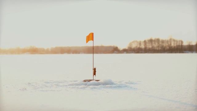 Дед сыпет это в лунку зимой и ловит рыбу мешками! Рыба будет кишить под Вашей лункой смотреть онлайн