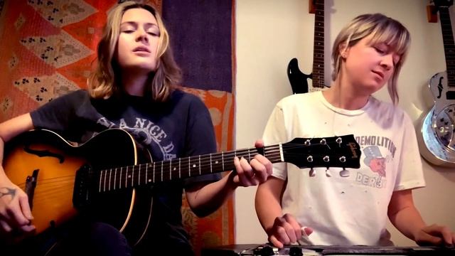 Stealers Wheel "Stuck In The Middle With You" (Larkin Poe Cover) смотреть онлайн