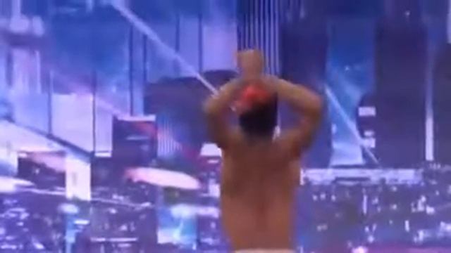 Парень тонцует как будто без костей смотреть онлайн