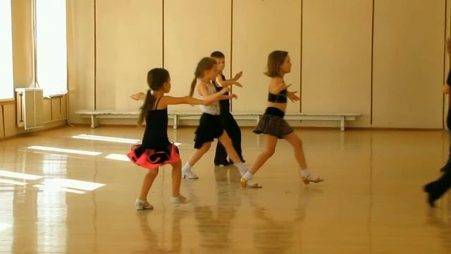 Учимся танцевать / Для детей / Learn how to dance / For children смотреть онлайн