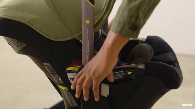 Comment déplier le siège auto et poussette Doona смотреть онлайн