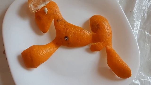 #МандариноваяЛошадка??)) креативно чистим #Мандарины?? смотреть онлайн