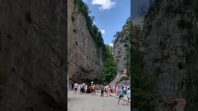 Абхазия , дорога на озеро Рица. смотреть онлайн