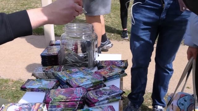 I Opened a Lemonade Stand & Sold Pokémon Cards смотреть онлайн