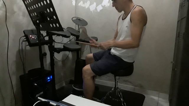 Joan Jet - I Love Rock N' Roll (Drumless) - Yamaha DTX400K смотреть онлайн