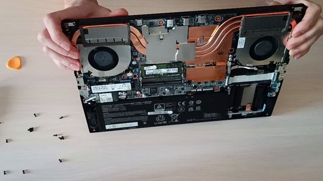 Частичная разборка и обзор ноутбука GMNG Skill