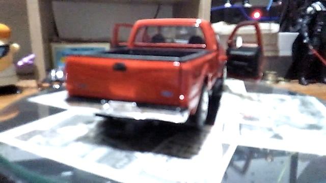 Camioneta FORD F-350 SUPER DUTY Pick-Up - A Escala 1/24 - Marca WELLY - Exhibición смотреть онлайн