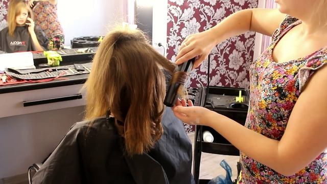 Как накрутить волосы утюжком // голливудские локоны.Макияж.Тени Make up Atelier 08 смотреть онлайн