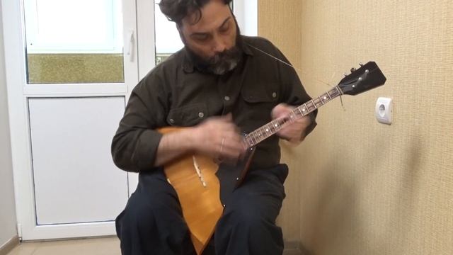Коробейники (The Peddlars). Russian folk song played on balalaika. смотреть онлайн