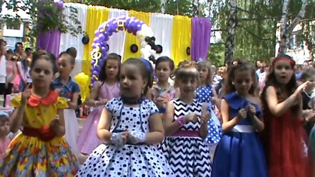 Тиха година, танец на выпускном в детском саду смотреть онлайн
