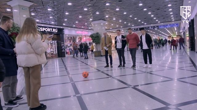 ФУТБОЛИСТЫ ПОЗДРАВИЛИ ЖЕНЩИН С 8 МАРТА ? смотреть онлайн