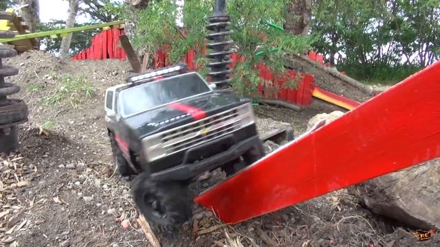 RC ADVENTURES - BACKYARD SCALE TRACK 4x4 ACTiON! DODGE & CHEVY смотреть онлайн