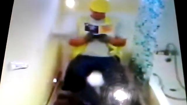 Строитель в туалете смотреть онлайн