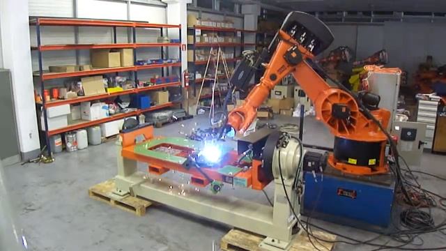 KUKA arc welding robot with Fronius TPS4000 - part 1 at eurobots.net смотреть онлайн