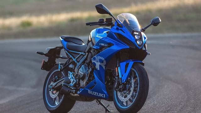 New Suzuki GSX-8R! смотреть онлайн