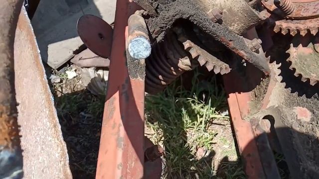 ШИШАРИК и ДТ-75 в металлолом. Сельхозтехника на приёмке металла. смотреть онлайн