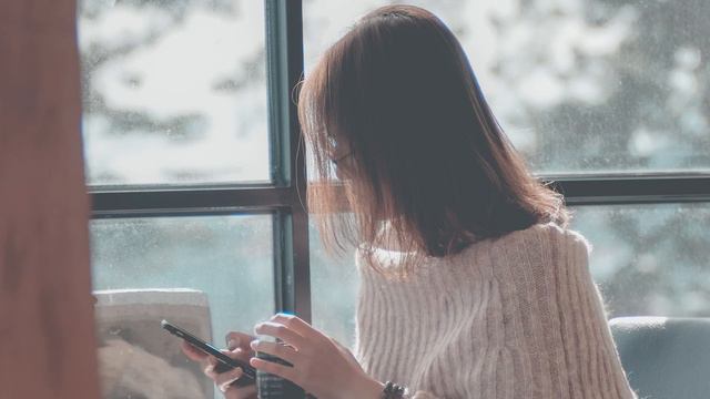 Увидела в окне замершую женщину и испугалась. Но то что случилось потом она запомнить на долго смотреть онлайн