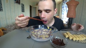МУКБАНГ АСМР ХЛОПЬЯ КУКУРУЗНЫЕ/ ШАРИКИ ШОКОЛАДНЫЕ NESQUIK С МОЛОКОМ/ ОБЖОР/ EATING ASMR Mukbang #751