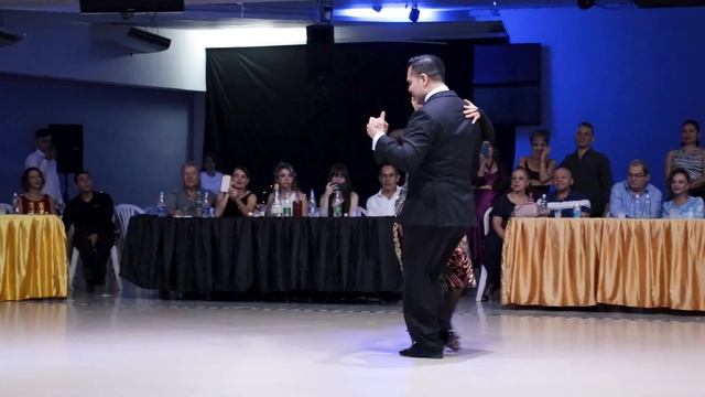 Paulina Mejía y Sebastián Arce - Arrabalera, Francisco Canaro смотреть онлайн
