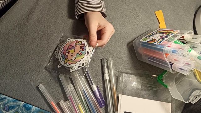 МОЯ КАНЦЕЛЯРИЯ/ Чем рисую и раскрашиваю бумажные сюрпризы? / наклейки единорожки -обзор
